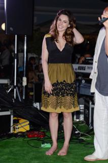 Kelly Brook feet photo thumbnail