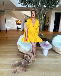 Chrissy Teigen feet photo thumbnail