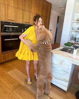 Chrissy Teigen feet photo thumbnail