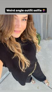 Julie Benz feet photo thumbnail