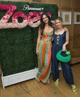 Victoria Justice feet photo thumbnail