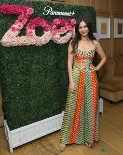 Victoria Justice feet photo thumbnail