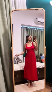Anushka Sen feet photo thumbnail