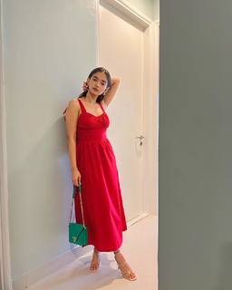 Anushka Sen feet photo thumbnail