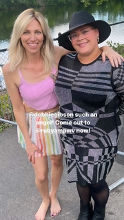 Debbie Gibson feet photo thumbnail