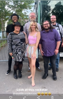 Debbie Gibson feet photo thumbnail