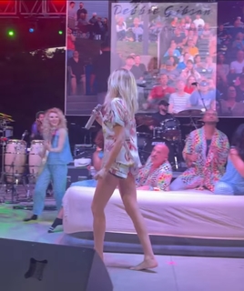 Debbie Gibson feet photo thumbnail
