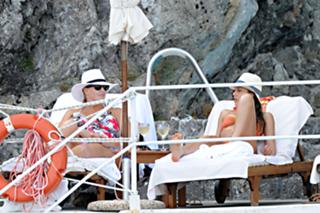 Jessica Alba feet photo thumbnail