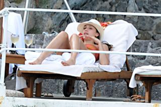 Jessica Alba feet photo thumbnail