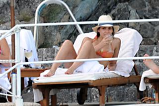 Jessica Alba feet photo thumbnail