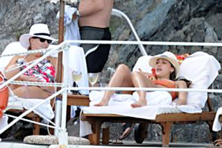 Jessica Alba feet photo thumbnail