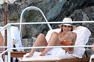 Jessica Alba feet photo thumbnail