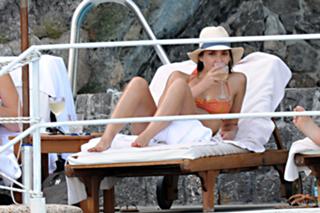 Jessica Alba feet photo thumbnail