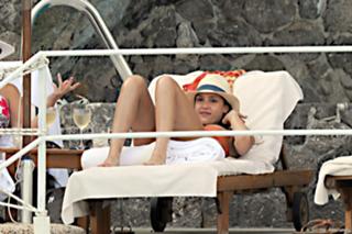 Jessica Alba feet photo thumbnail