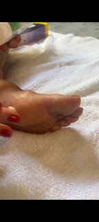 Lisa Snowdon feet photo thumbnail