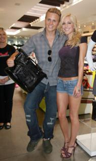 Heidi Montag feet photo thumbnail