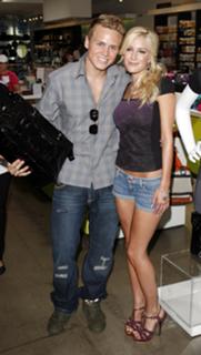 Heidi Montag feet photo thumbnail
