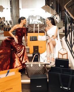 Iris Mittenaere feet photo thumbnail