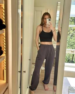 Rosie Huntington-Whiteley feet photo thumbnail