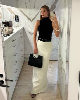 Rosie Huntington-Whiteley feet photo thumbnail