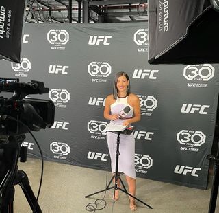 Megan Olivi feet photo thumbnail