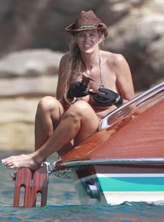 Elle Macpherson feet photo thumbnail