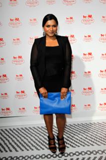 Mindy Kaling feet photo thumbnail