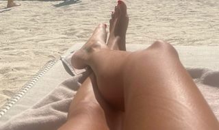 Eiza González feet photo thumbnail