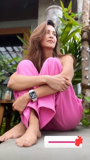 Kriti Kharbanda feet photo thumbnail