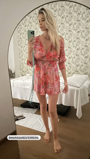 Elena Santarelli feet photo thumbnail