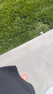 Kylie Jenner feet photo thumbnail