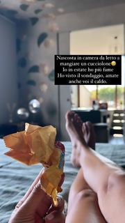 Caterina Balivo feet photo thumbnail
