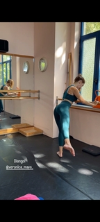 Veronica Maya feet photo thumbnail