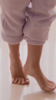 Carla Diaz feet photo thumbnail