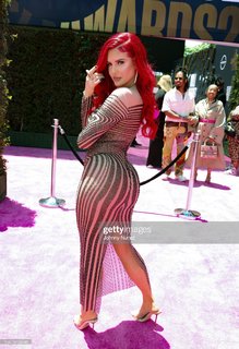 Justina Valentine feet photo thumbnail