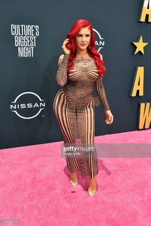 Justina Valentine feet photo thumbnail