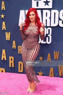 Justina Valentine feet photo thumbnail