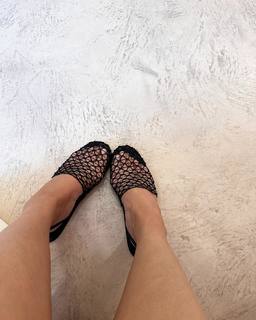 Chrissy Teigen feet photo thumbnail