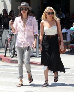 Amber Heard feet photo thumbnail