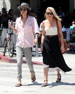 Amber Heard feet photo thumbnail