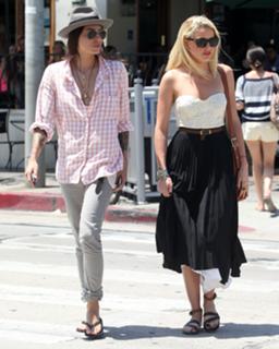 Amber Heard feet photo thumbnail