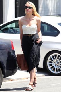Amber Heard feet photo thumbnail