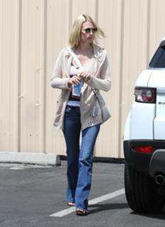 January Jones feet photo thumbnail