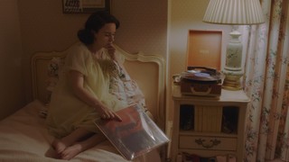Rachel Brosnahan feet photo thumbnail