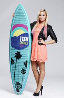 Demi Lovato feet photo thumbnail