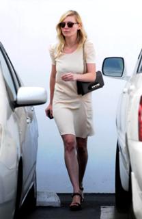 Kirsten Dunst feet photo thumbnail
