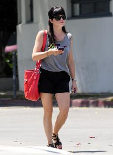 Selma Blair feet photo thumbnail