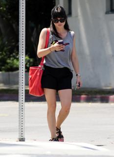 Selma Blair feet photo thumbnail