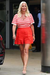 Denise Van Outen feet photo thumbnail