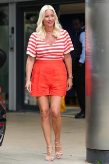 Denise Van Outen feet photo thumbnail
